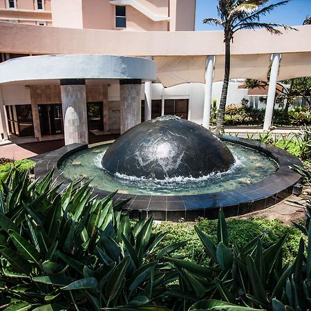 Beverly Hills Durban Exterior foto Fountain at the entrance of the hotel