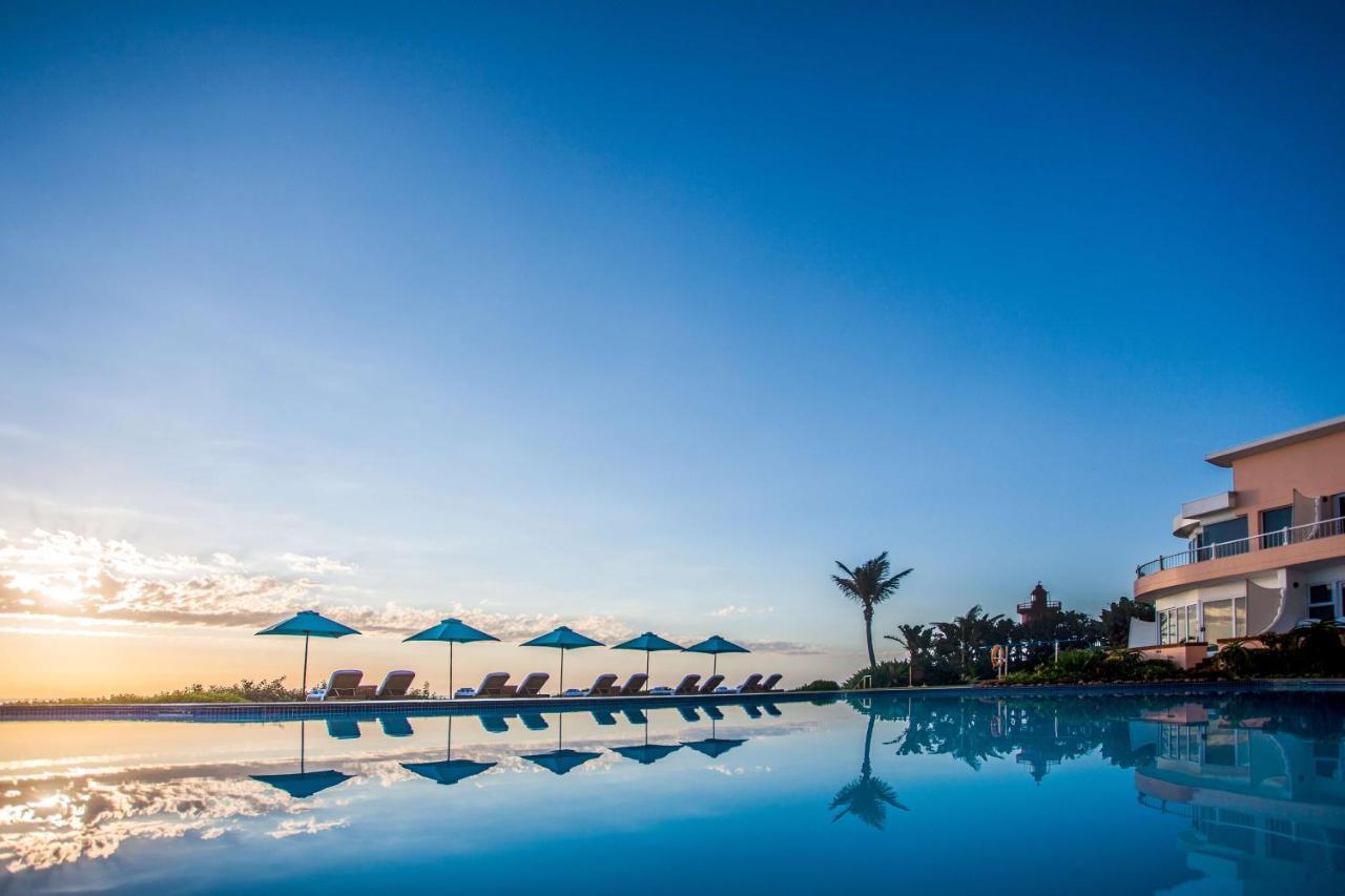 Beverly Hills Durban Exterior foto The swimming pool at the resort