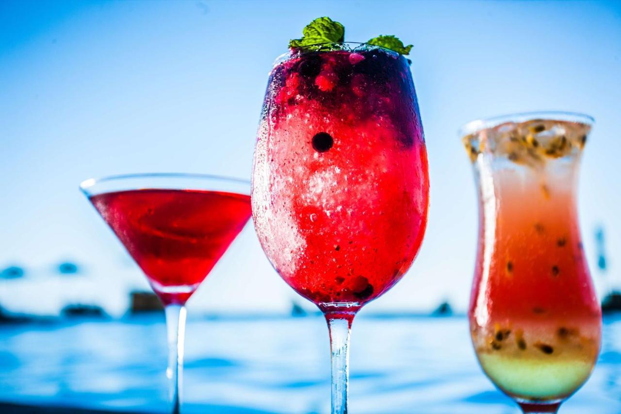 Beverly Hills Durban Exterior foto A cosmopolitan, a blackberry bramble and a kiwi cocktail